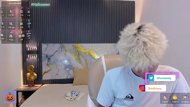 Snapshot of OliverTwinky chatting on 10-15-25, 09:59 OliverTwinky online show from 10-15-25, 09:59