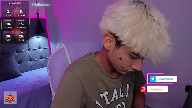 Snapshot of OliverTwinky chatting on 10-17-25, 10:45 OliverTwinky online show from 10-17-25, 10:45