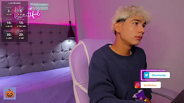 Snapshot of OliverTwinky chatting on 10-24-25, 01:46 OliverTwinky online show from 10-24-25, 01:46