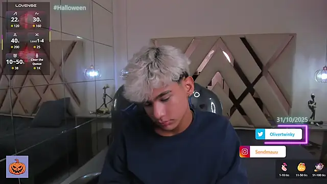 Snapshot of OliverTwinky chatting on 10-24-25, 02:24 OliverTwinky online show from 10-24-25, 02:24