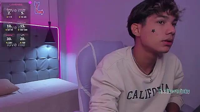 Snapshot of OliverTwinky chatting on 02-01-26, 09:35 OliverTwinky online show from 02-01-26, 09:35