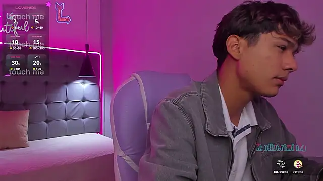 Snapshot of OliverTwinky chatting on 02-03-26, 02:11 OliverTwinky online show from 02-03-26, 02:11