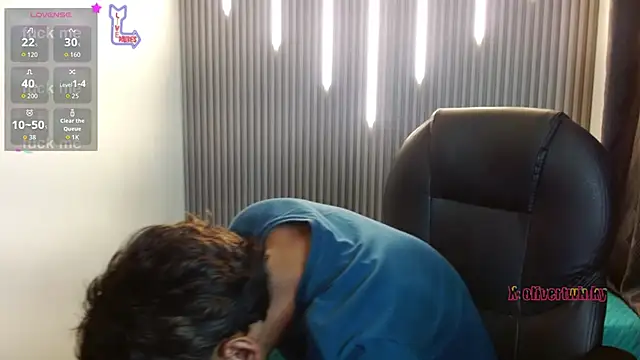 Snapshot of OliverTwinky chatting on 02-17-26, 09:21 OliverTwinky online show from 02-17-26, 09:21