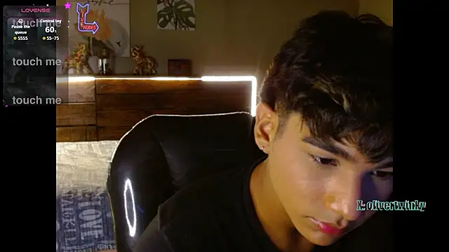 Snapshot of OliverTwinky chatting on 02-20-26, 04:18 OliverTwinky online show from 02-20-26, 04:18