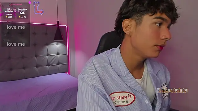 Snapshot of OliverTwinky chatting on 02-28-26, 12:17 OliverTwinky online show from 02-28-26, 12:17