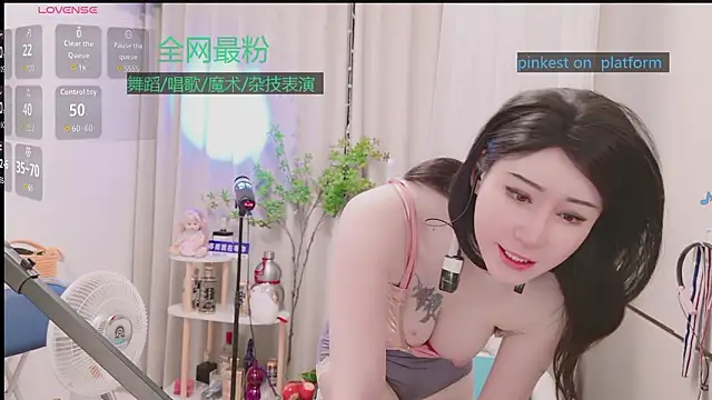 Snapshot of Luck_Lili_ chatting on 01-16-26, 04:55 Luck Lili online show from 01-16-26, 04:55