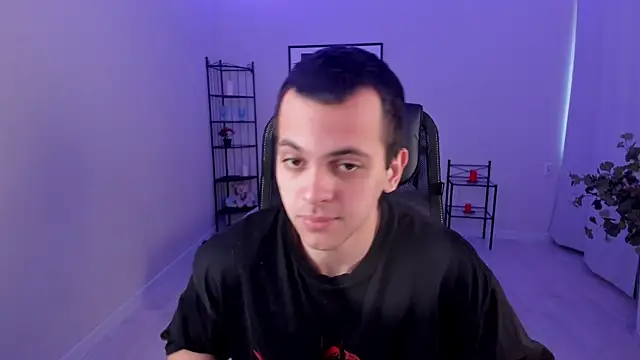 Snapshot of Guido_Grossi chatting on 03-22-25, 05:49 Guido Grossi online show from 03-22-25, 05:49