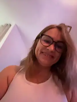 Snapshot of O-Eva chatting on 03-07-26, 05:32 O-Eva online show from 03-07-26, 05:32