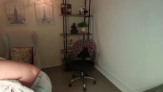 Snapshot of _Victoria_Collins chatting on 06-17-26, 11:12 Victoria Collins online show from 06-17-26, 11:12