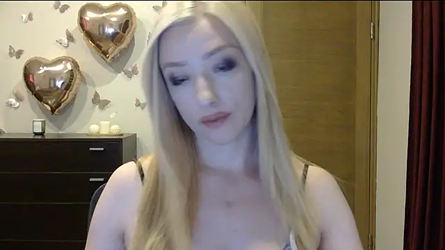 Snapshot of Wild_Silk_Desire chatting on 07-11-26, 04:43 Wild Silk Desire online show from 07-11-26, 04:43