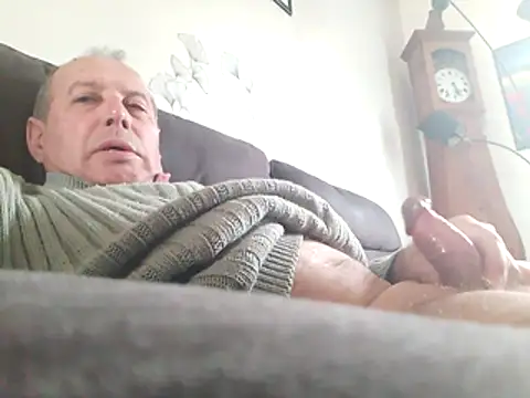 Snapshot of Vince072 chatting on 11-06-25, 12:06 Vince072 online show from 11-06-25, 12:06