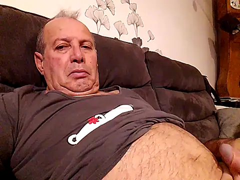 Snapshot of Vince072 chatting on 11-07-25, 04:12 Vince072 online show from 11-07-25, 04:12