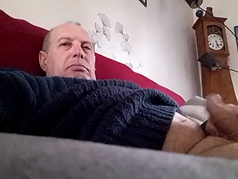 Snapshot of Vince072 chatting on 01-10-26, 12:40 Vince072 online show from 01-10-26, 12:40