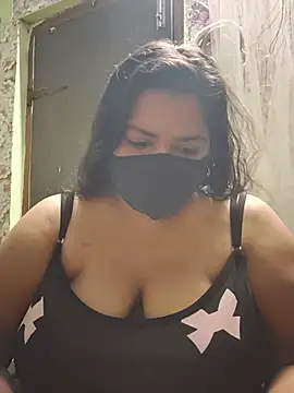 Snapshot of Liyaa_24 chatting on 06-20-26, 04:32 Liyaa 24 online show from 06-20-26, 04:32