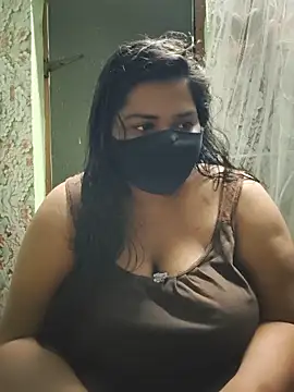 Snapshot of Liyaa_24 chatting on 06-22-26, 04:37 Liyaa 24 online show from 06-22-26, 04:37