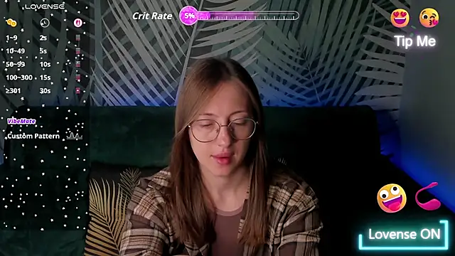 Snapshot of ChristyCrayme chatting on 06-12-26, 10:19 ChristyCrayme online show from 06-12-26, 10:19