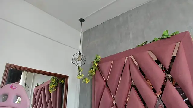 viollettaa  online show from 04-13-26, 06:46