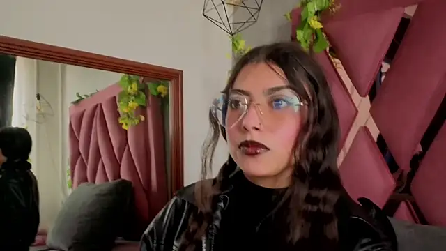 viollettaa  online show from 04-14-26, 07:09