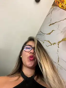 Snapshot of sara_calderon chatting on 09-09-25, 01:21 sara calderon online show from 09-09-25, 01:21