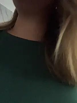 Snapshot of sara_calderon chatting on 10-28-25, 01:25 sara calderon online show from 10-28-25, 01:25