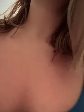 Snapshot of sara_calderon chatting on 12-18-25, 01:28 sara calderon online show from 12-18-25, 01:28