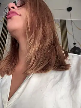 Snapshot of sara_calderon chatting on 12-19-25, 01:29 sara calderon online show from 12-19-25, 01:29