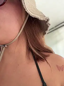 Snapshot of sara_calderon chatting on 01-08-26, 01:35 sara calderon online show from 01-08-26, 01:35