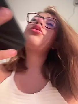 Snapshot of sara_calderon chatting on 01-14-26, 01:28 sara calderon online show from 01-14-26, 01:28