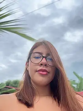 Snapshot of sara_calderon chatting on 04-07-26, 01:33 sara calderon online show from 04-07-26, 01:33