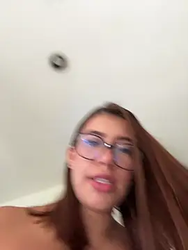 Snapshot of sara_calderon chatting on 04-10-26, 01:38 sara calderon online show from 04-10-26, 01:38