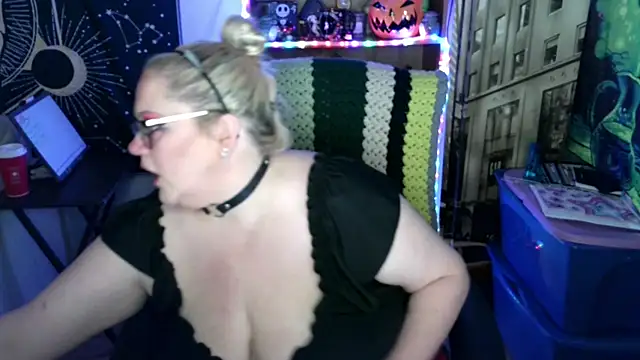 Kinky Witch online show from 05-22-26, 05:51