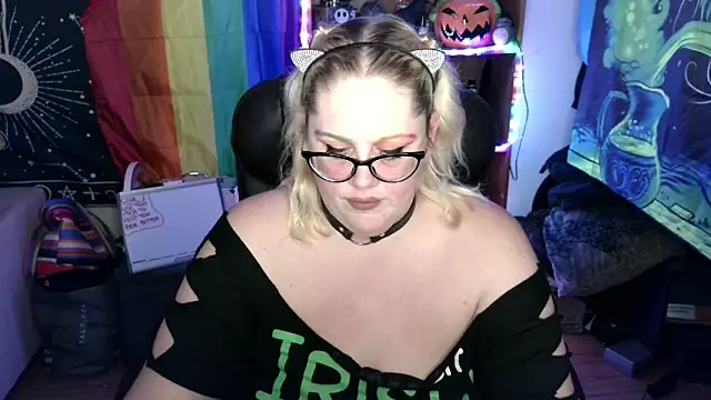 Snapshot of Kinky_Witch chatting on 06-17-26, 12:57 Kinky Witch online show from 06-17-26, 12:57