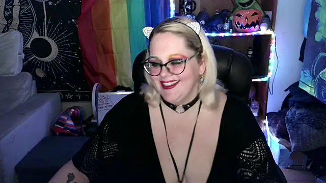 Snapshot of Kinky_Witch chatting on 06-19-26, 06:01 Kinky Witch online show from 06-19-26, 06:01