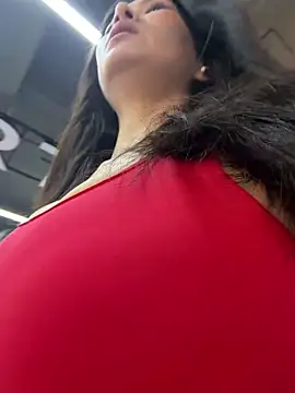 Snapshot of Ninazhang chatting on 05-15-26, 12:50 Ninazhang online show from 05-15-26, 12:50