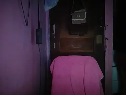 Snapshot of kassy09 chatting on 04-12-26, 06:13 kassy09 online show from 04-12-26, 06:13