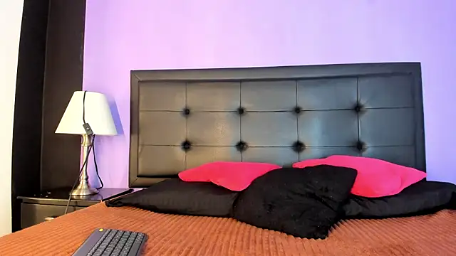 Snapshot of GreciaFox1 chatting on 07-11-26, 01:36 GreciaFox1 online show from 07-11-26, 01:36