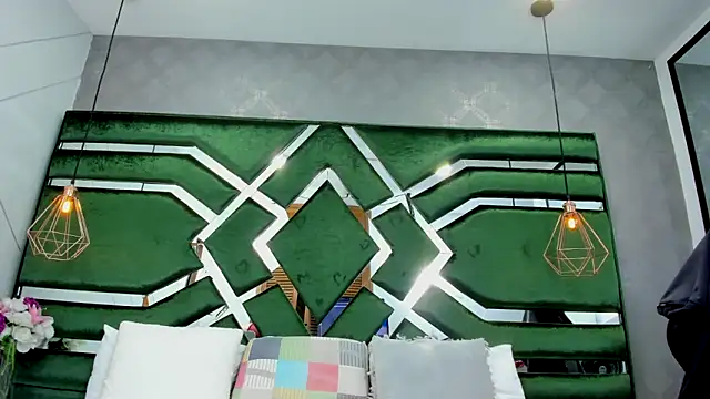 Snapshot of ThaliaCross chatting on 10-04-25, 08:07 ThaliaCross online show from 10-04-25, 08:07