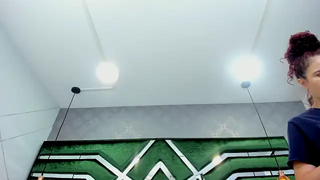 Snapshot of ThaliaCross chatting on 10-12-25, 12:04 ThaliaCross online show from 10-12-25, 12:04