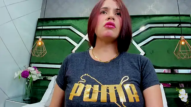 Snapshot of ThaliaCross chatting on 10-17-25, 08:00 ThaliaCross online show from 10-17-25, 08:00