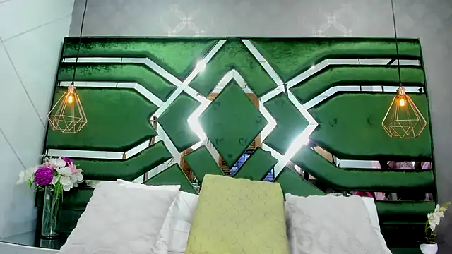 Snapshot of ThaliaCross chatting on 10-23-25, 08:18 ThaliaCross online show from 10-23-25, 08:18