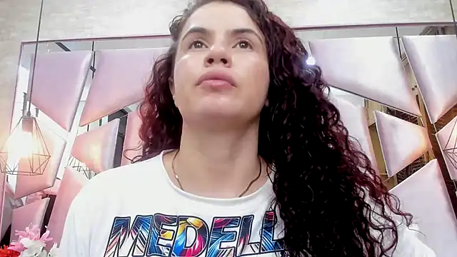 Snapshot of ThaliaCross chatting on 10-29-25, 07:48 ThaliaCross online show from 10-29-25, 07:48