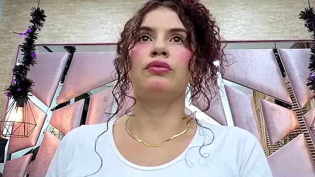 Snapshot of ThaliaCross chatting on 11-15-25, 07:54 ThaliaCross online show from 11-15-25, 07:54