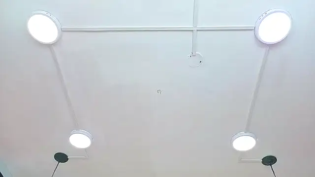 Snapshot of ThaliaCross chatting on 12-16-25, 07:52 ThaliaCross online show from 12-16-25, 07:52