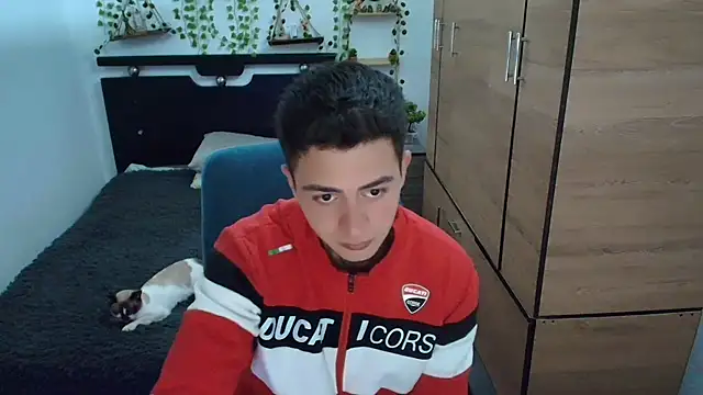 Snapshot of santii_ss chatting on 05-17-26, 01:47 santii ss online show from 05-17-26, 01:47