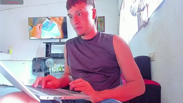 Snapshot of hot_boy_04 chatting on 07-19-26, 03:38 hot boy 04 online show from 07-19-26, 03:38