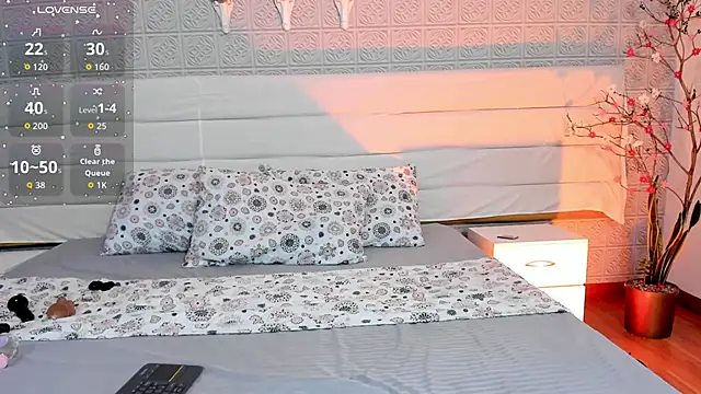 Snapshot of KamileBlake chatting on 01-13-26, 04:40 KamileBlake online show from 01-13-26, 04:40