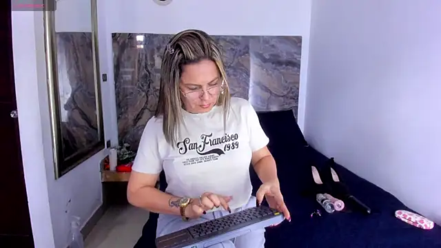 Snapshot of Agatha_Pleasure chatting on 06-02-26, 11:56 Agatha Pleasure online show from 06-02-26, 11:56