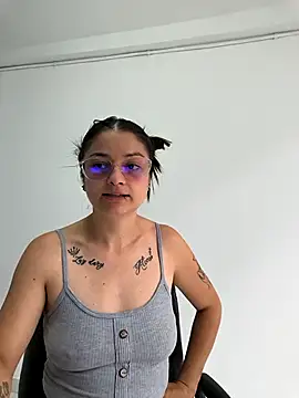 Coralinne   online show from 04-01-26, 03:20