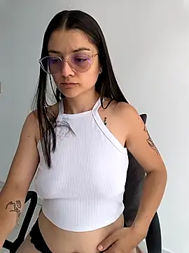 Coralinne   online show from 04-03-26, 03:43