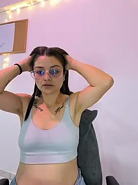 Coralinne   online show from 05-19-26, 01:56